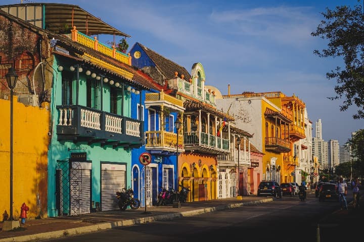 casas de colores en cartegena, colombia - weroad