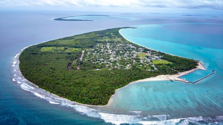 una isla del el atolón de haa alifu visto desde el cielo  - weroad