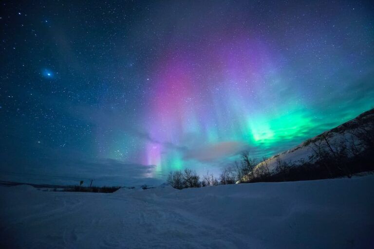 aurora boreal multicolor en el cielo de noruega - weroad
