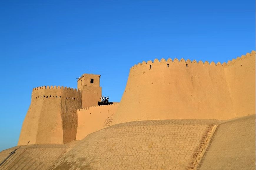 ciudadela fortificada en khiva, en uzbekistán - weroad