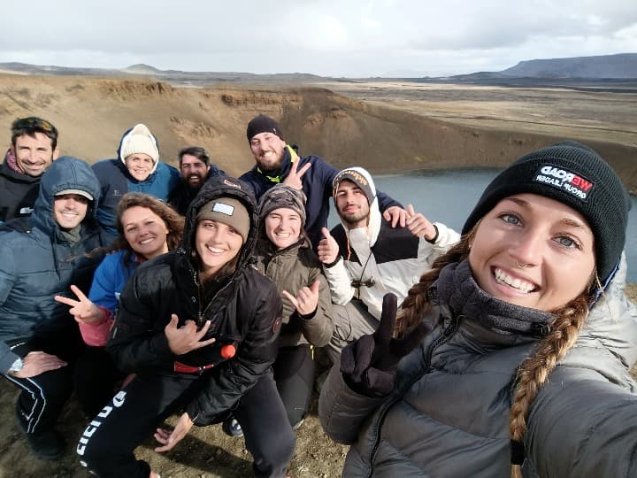 selfie de grupo de viajeros weroad en islandia