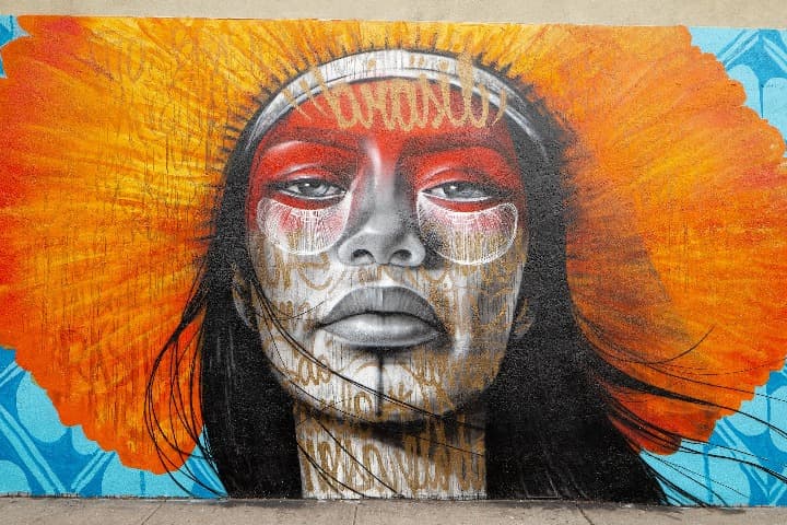 murales de cara de mujer en soho, nueva york, una de las street art cities - weroad