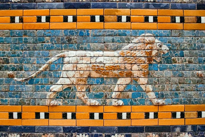 mosaico con figura de leon en el museo de pergamo