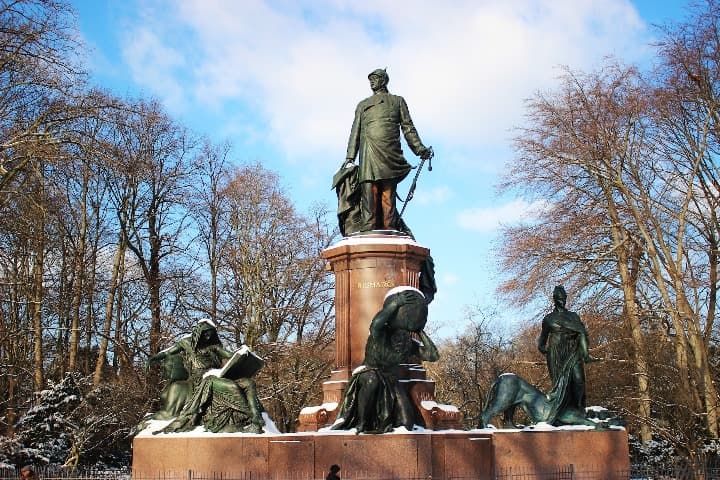 estatua de bismark en el tiergarten