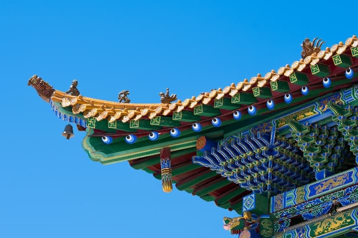 detalle del techo de un templo o edificio en china