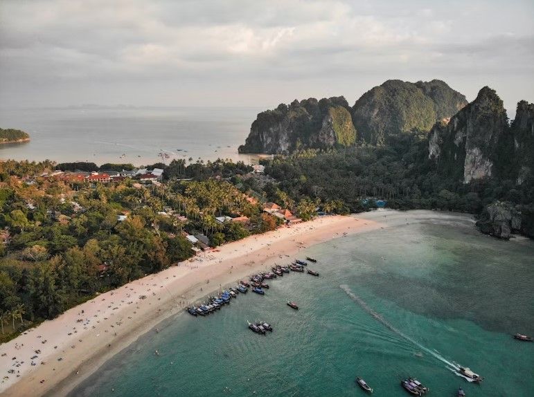 vista aerea de railay beach, una de las mejores playas de tailandia