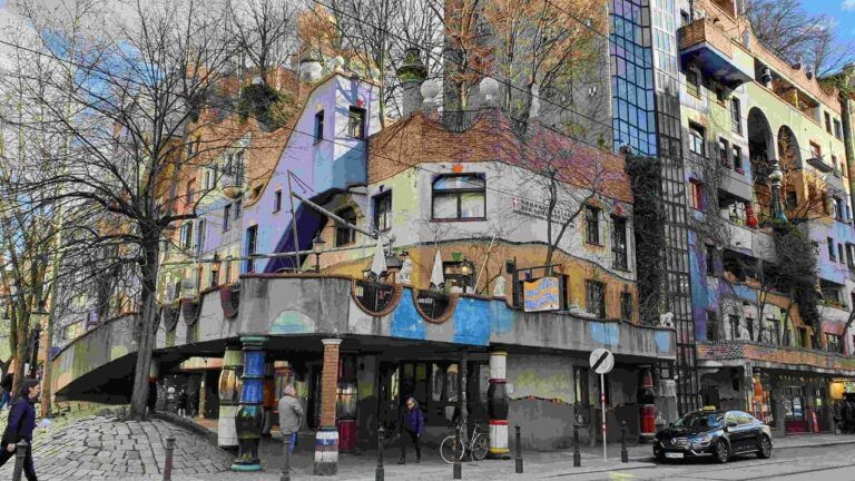 Hundertwasser Haus, fachada de una casa pintada de colores, algo que ver en viena en 3 dias