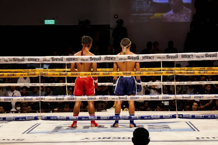 boxeadores de thai box en un ring, algo que ver en chiang mai