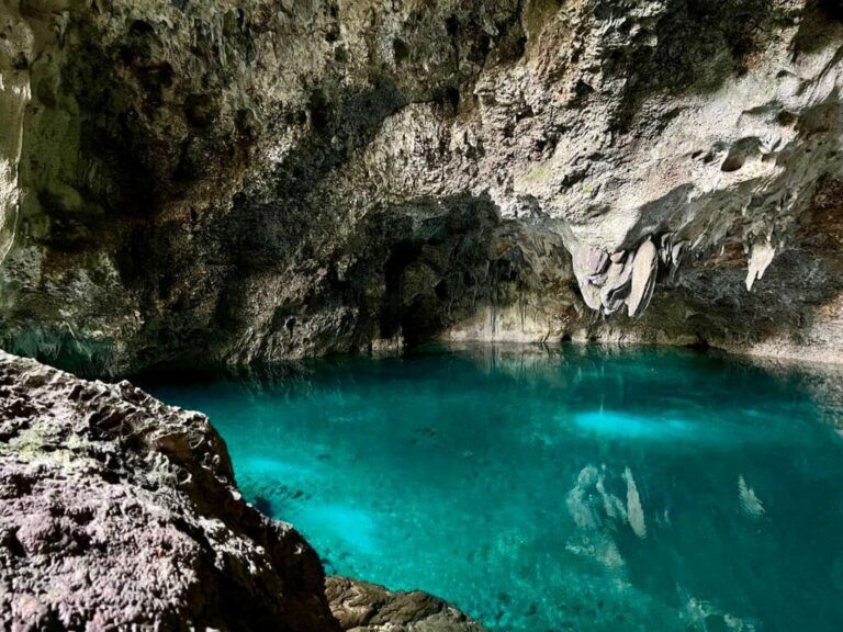 grutas en el parque nacional de los tres ojos en republica dominicana