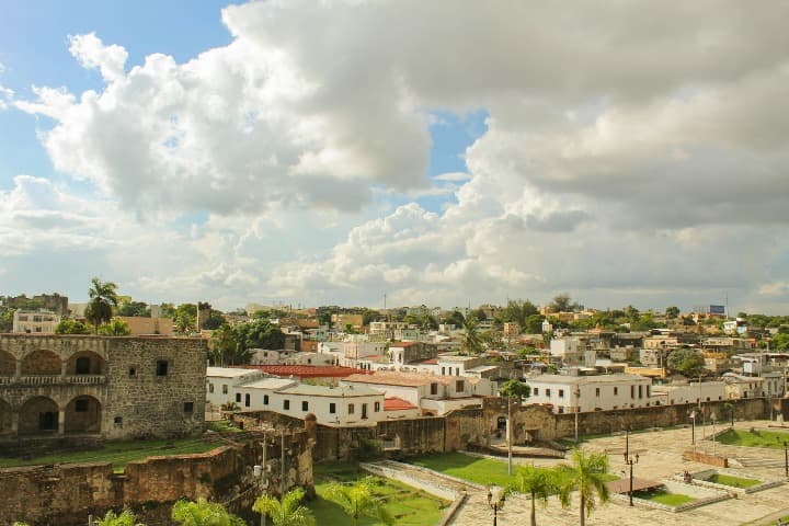 vista aerea de edificios en la zona colonial de santo domingo, ciudad que ver en republica dominicana