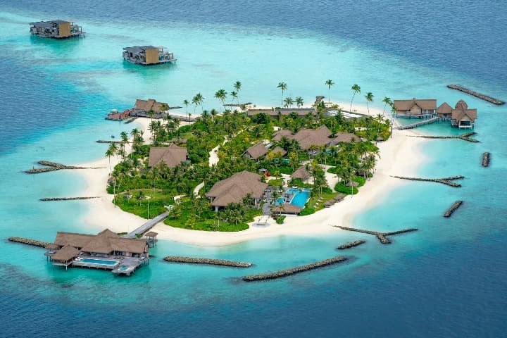 isla de maldivas vista desde el cielo