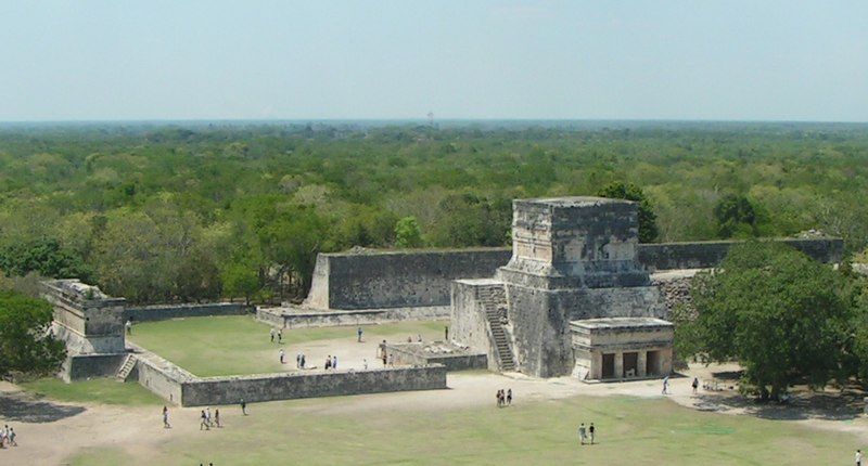 campo de juego de la pelota en chichen itza