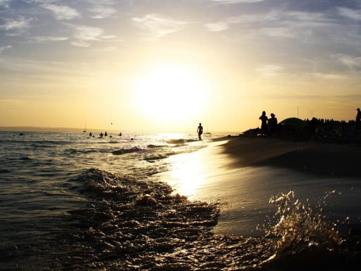 playa de pujols a la puesta del sol, algo que ver en formentera