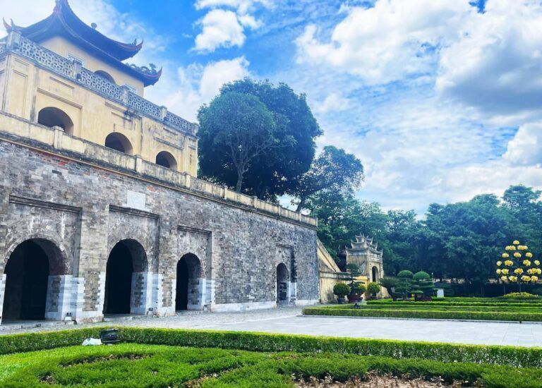 edificio y jardin de la ciudadela imperial 