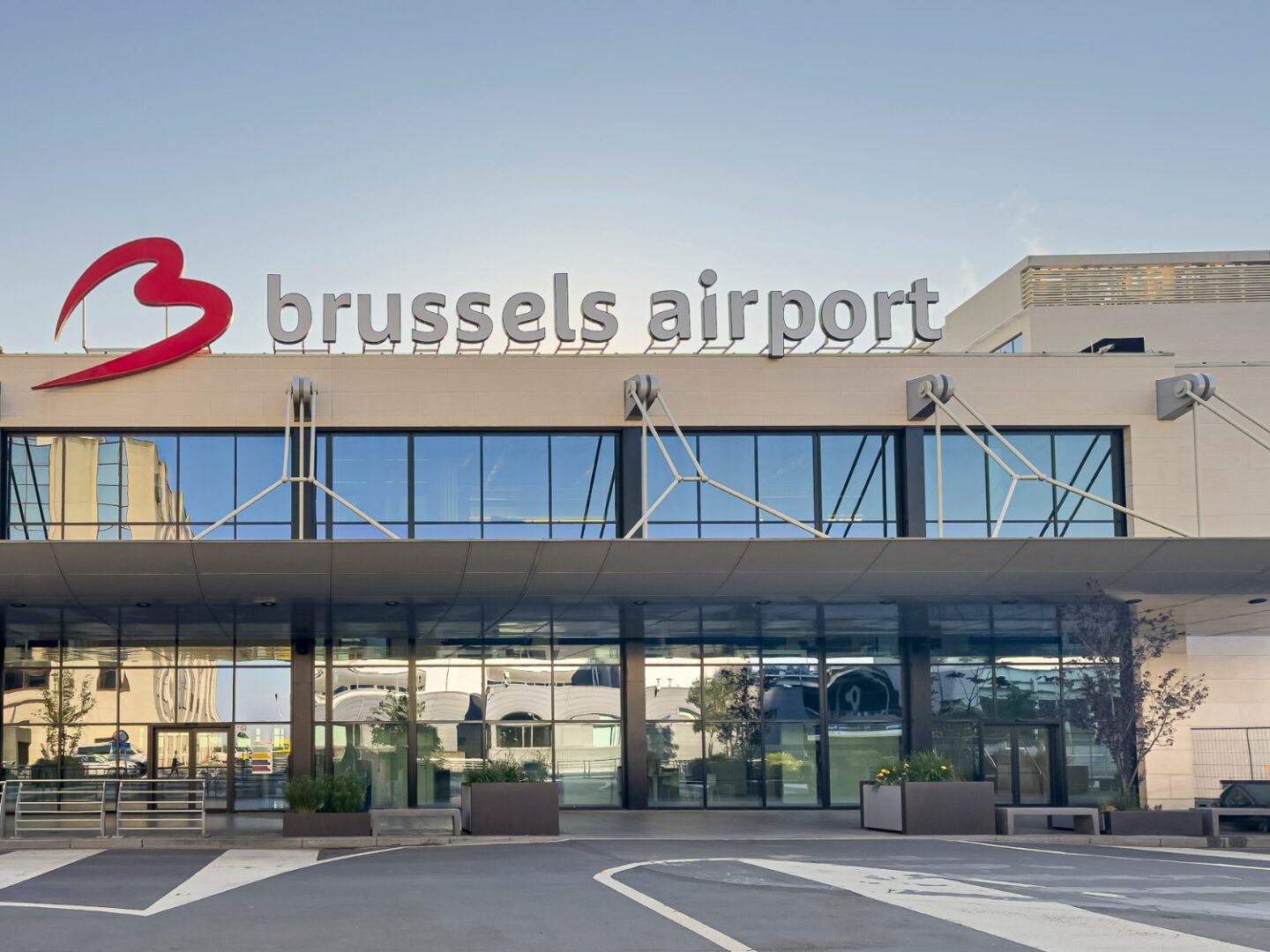 Aeropuerto de Bruselas (Zaventem): la guía completa 2025 para aterrizar y moverte como un local